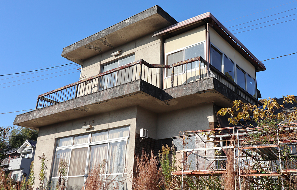 老朽化した空き家、訳あり物件はどうする?解体について